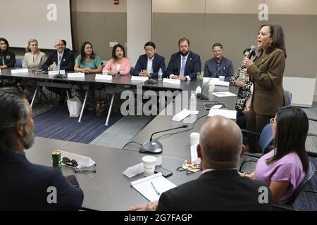 Washington, États-Unis. 13 juillet 2021. Le vice-président américain Kamala Harris parle lors d'une rencontre avec les législateurs du Texas à Washington, DC, le mardi 13 juillet 2021. Les démocrates de la Chambre des représentants du Texas, après avoir fui Austin pour empêcher l'adoption d'une loi qui mettrait en place de nouvelles restrictions électorales, sont descendus aujourd'hui au Capitole pour convaincre le Congrès d'adopter une loi fédérale sur le droit de vote. Photo d'Oliver Contreras/UPI crédit: UPI/Alay Live News Banque D'Images