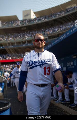 Los Angeles Dodgers infielder Max Muncy (13) lors d'un match de la saison régulière de la MLB contre les Arizona Diamondbacks, dimanche 11 juillet 2021, à Los Angeles Banque D'Images