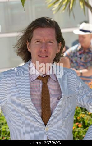 13 juillet 2021, CANNES, France: CANNES, FRANCE - 13 JUILLET: Le Directeur Wes Anderson participe à la photocall ''The French Dispatch'' lors du 74e Festival annuel du film de Cannes, le 13 juillet 2021 à Cannes, France. (Image de crédit : © Frederick InjimbertZUMA Wire) Banque D'Images