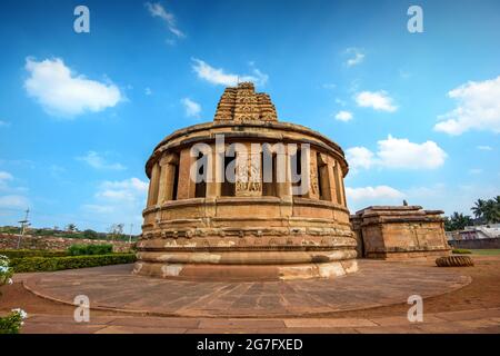 Vue sur le temple de Durga à Aihole. Une des destinations touristiques célèbres à karnataka, en Inde. Banque D'Images