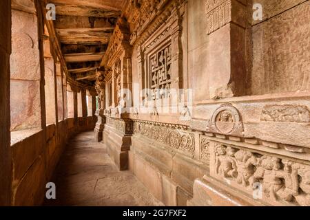 Vue sur le temple de Durga à Aihole. Une des destinations touristiques célèbres à karnataka, en Inde. Banque D'Images