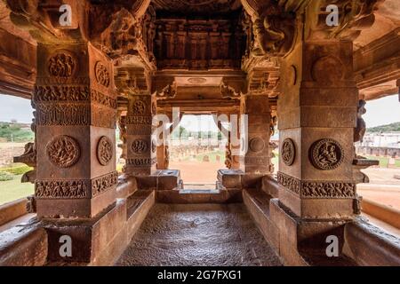 Vue sur le temple de Durga à Aihole. Une des destinations touristiques célèbres à karnataka, en Inde. Banque D'Images