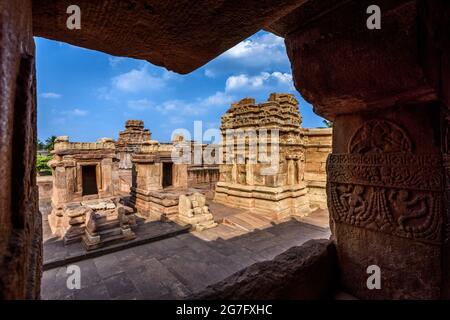 Vue sur le temple de dieu hindou à Aihole. Une des destinations touristiques célèbres à karnataka, en Inde. Banque D'Images