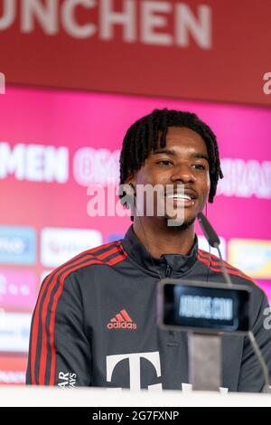 Omar Richards, FC Bayern Munich lors d’une conférence de presse au siège du club à Munich, en Allemagne, le 13 juillet 2021 Banque D'Images