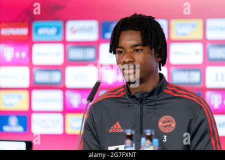 Omar Richards, FC Bayern Munich lors d’une conférence de presse au siège du club à Munich, en Allemagne, le 13 juillet 2021 Banque D'Images