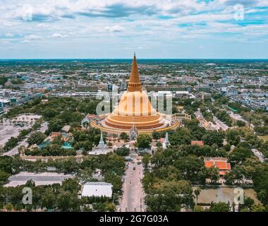 Wat Phra Pathom Chedi Ratchaworamahawihan ou Wat Phra Pathommachedi Ratcha Maha Wihan, à Nakhon Pathom, Thaïlande Banque D'Images