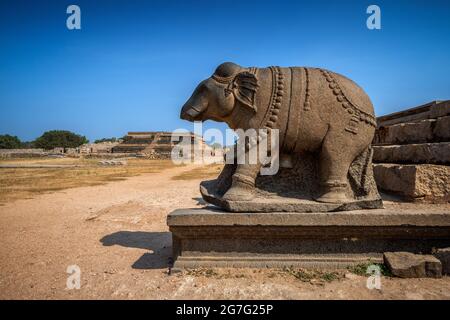 Vue sur Mahanavami Dibba ou la plate-forme de Doussehra est ce qui reste du Palais de la victoire. Structure la plus haute de l'enceinte royale. Hampi, Karnataka, Inde Banque D'Images