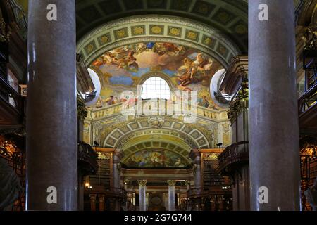 Wien, barocke Architektur im Museum, in der Hofburg im Prunksaal der österreichischen Bibliothèque nationale à Österreich Banque D'Images