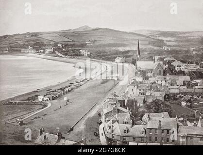 Une vue de la fin du XIXe siècle sur Largs, une ville sur le Firth de Clyde dans le nord Ayrshire, en Écosse. Une station balnéaire populaire avec un quai, la ville se met sur les marchés historiques avec les Vikings et un festival annuel se tient chaque année au début du mois de septembre. En 1263, il fut le site de la bataille de Largs entre les armées norvégienne et écossaise. Banque D'Images