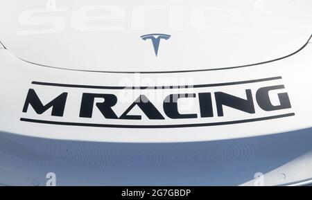 Vallelunga juin 13 2021, série Fx. Détail du capot électrique de course Tesla Executive avec logo Tesla Banque D'Images