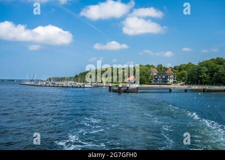 Betrieb einer Bähranleger und Betrieb einer Bähranleger von Mönckerberg an der Kiler Förde Banque D'Images