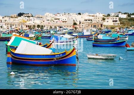 Port de Marsaxlokk avec divers luzzijiet, Malte, Marsaxlokk Banque D'Images