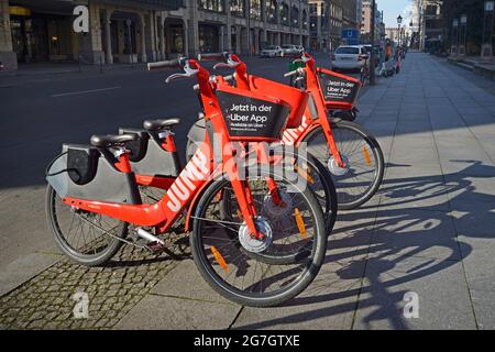 Red Location de vélos à Berlin Mitte, Pedelecs, Allemagne, Berlin Banque D'Images