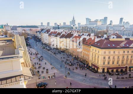 Point de vue de la vieille ville de Varsovie, rue Nowy Swiat Banque D'Images