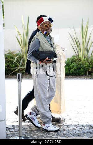 Cannes, France. 14 juillet 2021. 74e Festival de Cannes, fête des célébrités 09. Photo Spike Lee avec un chapeau pour célébrer le 14 juillet français crédit: Agence de photo indépendante/Alamy Live News Banque D'Images