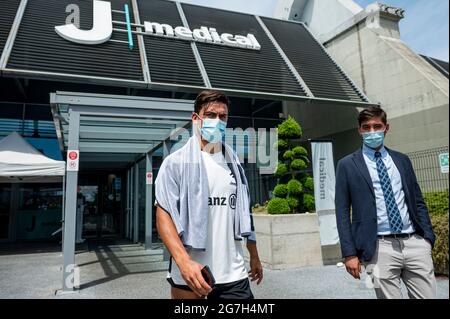 Turin, Italie. 14 juillet 2021. Paulo Dybala de Juventus FC quitte J Medical. Le Juventus FC commence les entraînements d'avant-saison le 14 juillet. Credit: Nicolò Campo/Alay Live News Banque D'Images