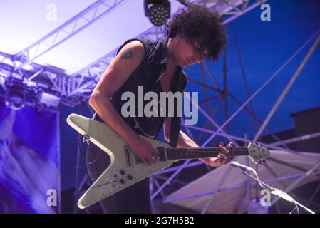Bologne, Italie. 13 juillet 2021. Andrea Appino durante The Zen Circus, Concerto in Bologna, Italia, 13 luglio 2021 Credit: Independent photo Agency/Alay Live News Banque D'Images