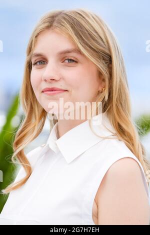 Palais des festivals, Cannes, France. 14 juillet 2021. Galatea Bellugi pose au photocall 'Tralala'. Photo par crédit : Julie Edwards/Alamy Live News Banque D'Images