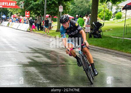 Wauwatosa, WI/USA - 26 juin 2021 : course cycliste de catégorie 4 et de novice hommes dans les Highlands de Washington pendant la tournée des terres arides de l'amérique. Banque D'Images