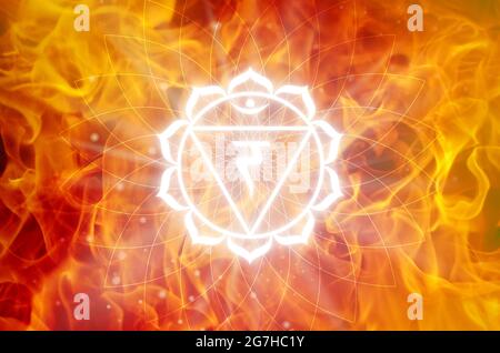 Symbole manipura Chakra sur fond de feu. C'est le troisième Chakra, également appelé le plexus solaire Banque D'Images