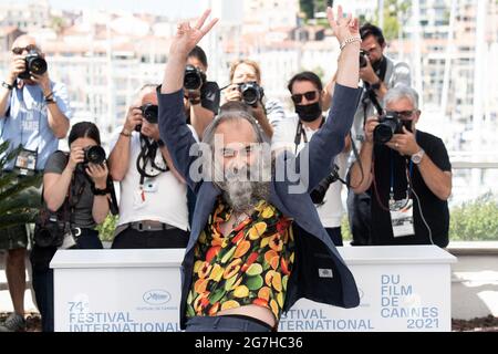 L'auteur-compositeur Warren assiste à la Panthy des Neiges participe à la photo Women do Cry lors du 74e Festival annuel du film de Cannes le 14 juillet 2021 à Cannes, en France. Photo de David Niviere/ABACAPRESS.COM Banque D'Images