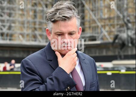 Westminster, Londres, 14/07/2021, Jonathan Ashworth, député de Shadow of State for Health and social Care, s'est adressé à une manifestation demandant l'abandon du projet de loi sur la santé et les soins sociaux.en face des chambres du Parlement, Westminster. ROYAUME-UNI Banque D'Images