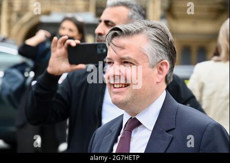 Westminster, Londres, 14/07/2021, Jonathan Ashworth, député de Shadow of State for Health and social Care, s'est adressé à une manifestation demandant l'abandon du projet de loi sur la santé et les soins sociaux.en face des chambres du Parlement, Westminster. ROYAUME-UNI Banque D'Images