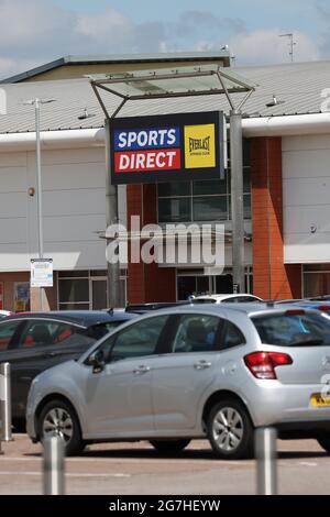 Sports Direct, Centre commercial, rue St.Oswalds, Gloucester photo par Antony Thompson - Thousand Word Media, PAS DE VENTE, PAS DE SYNDICATION. Contact pour m Banque D'Images