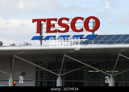 Tesco Gloucester, rue St.Oswalds, Gloucester photo par Antony Thompson - Thousand Word Media, PAS DE VENTE, PAS DE SYNDICATION. Contactez pour plus d'informations Banque D'Images