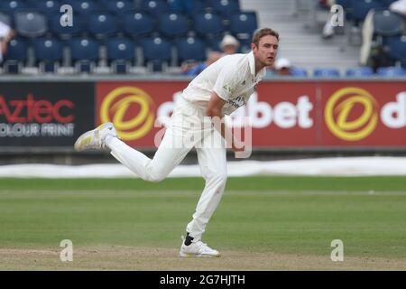 CHESTER LE STREET, ROYAUME-UNI. 14 JUILLET Stuart Broad of Notinghamshire Bowls pendant le LV= County Championship Match entre Durham County Cricket Club et Notinghamshire à Emirates Riverside, Chester le Street le mercredi 14 juillet 2021. (Crédit : will Matthews | MI News) crédit : MI News & Sport /Alay Live News Banque D'Images