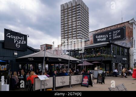 Gabrie'ls Wharf, sur la rive sud, à côté de la promenade Riverside, où se trouvent boutiques, restaurants et bars, un site touristique populaire Banque D'Images