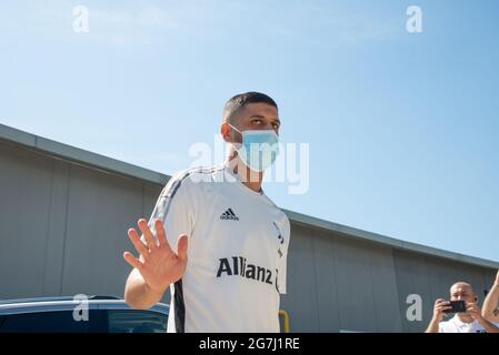 Turin, Italie. 14 juillet 2021. Hamza Rafia de Juventus FC arrive à J-Medical à Turin pour les visites médicales avant la saison 2021-202 (photo par Alberto Gandolfo/Pacific Press) crédit: Pacific Press Media production Corp./Alay Live News Banque D'Images