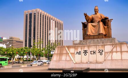 Statue de Sejong le grand roi à la place Gwanghwamun à Séoul, Corée du Sud. Banque D'Images