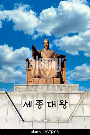 Statue de Sejong le grand roi à la place Gwanghwamun à Séoul, Corée du Sud. Banque D'Images