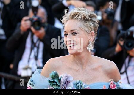 Cannes, Frances, 14 juillet 2021. Sharon Stone assiste à la première du film l'histoire de ma femme lors du 74e Festival de Cannes, le 14 2021 juillet. Photo de Julien Reynaud/APS-Medias/ABACAPRESS.COM Banque D'Images