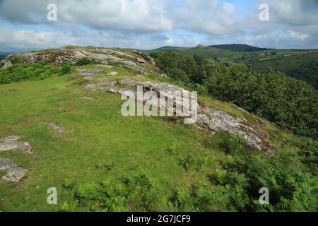 Vue d'été sur Bench tor, parc national de Dartmoor, Devon, Angleterre, Royaume-Uni Banque D'Images