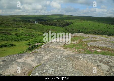 Vue d'été de Bench tor au réservoir de Venford, Dartmoor, parc national, Devon, Angleterre, ROYAUME-UNI Banque D'Images