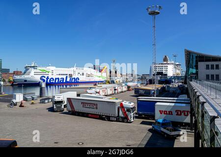 Ferries scandinaves dans le port de Kiel Banque D'Images