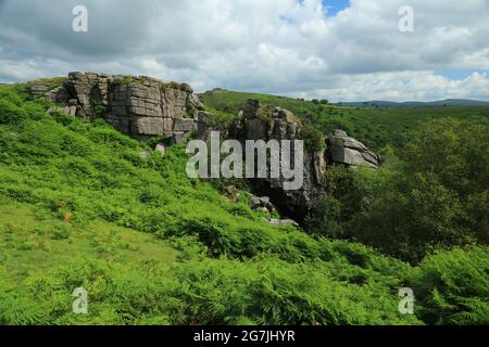 Vue d'été sur Bench tor, parc national de Dartmoor, Devon, Angleterre, Royaume-Uni Banque D'Images