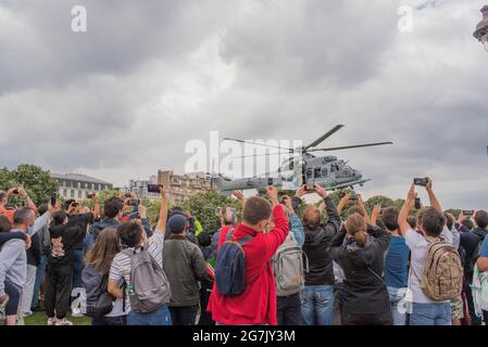 Paris, 14 juillet 2021 : Journée de rencontre avec les militaires sur l'esplanade des Invalides. Banque D'Images