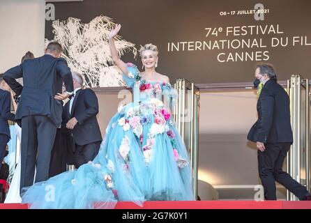 Cannes, France. 14 juillet 2021. CANNES, FRANCE - 14 JUILLET : Sharon Stone participe à la projection « A Felesegam Tortenete/The Story of My Wife » lors du 74e Festival annuel de Cannes, le 14 juillet 2021 à Cannes, en France. (Photo par imageSPACE/Sipa USA) crédit: SIPA USA/Alay Live News Banque D'Images