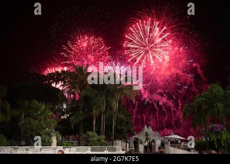 Cannes, Frances, 14 juillet 2021. Feux d'artifice du jour de la Bastille lors du 74e Festival annuel de Cannes le 14 juillet 2021 à Cannes, France. Photo de David Niviere/ABACAPRESS.COM Banque D'Images