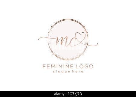 Logo MC d'écriture manuscrite avec modèle circulaire logo vectoriel de mariage initial, mode, floral et botanique avec modèle créatif. Illustration de Vecteur