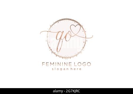 Logo d'écriture QO avec modèle circulaire logo vectoriel de mariage initial, mode, floral et botanique avec modèle créatif. Illustration de Vecteur