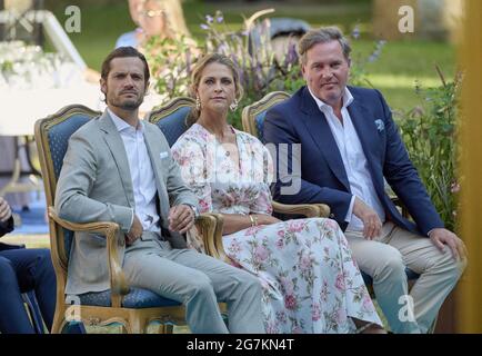 Borgholm, Suède, 14 juillet 2021. La Crownprincesse Victoria et le prince Daniel avec la princesse Estelle et le prince Oscar vus à l'occasion des célébrations du 44e anniversaire de la princesse Victoria de Suède dans les ruines du château de Borgholm le 14 juillet 2021 à Borgholm, en Suède. Photo de Stefan Lindblom/Stella Pictures/ABACAPRESS.COM Banque D'Images