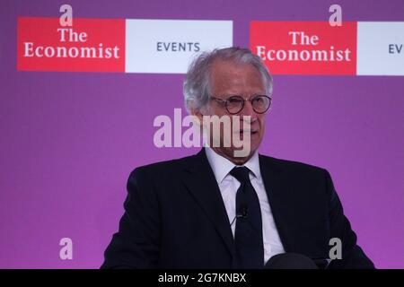 Dominique de Villepin, ancien Premier ministre de France, assiste à la Conférence des économistes. Banque D'Images