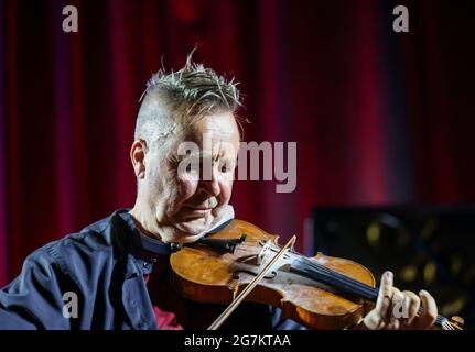 Cracovie, Pologne - 10 juillet 2021 : Nigel Kennedy en direct à la 26e édition du Festival de Jazz d'été à Cracovie Banque D'Images