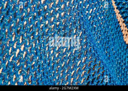 Filet de pêche en nylon bleu. Équipement nautique. Arrière-plan marin. Horizontale Banque D'Images