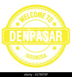 BIENVENUE À DENPASAR - INDONÉSIE, mots écrits sur timbre jaune grungy Banque D'Images