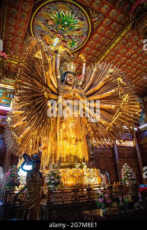 Wat Metta Thamrat ou Wat Metta Tham Photiyan à Kanchanaburi, Thaïlande Banque D'Images